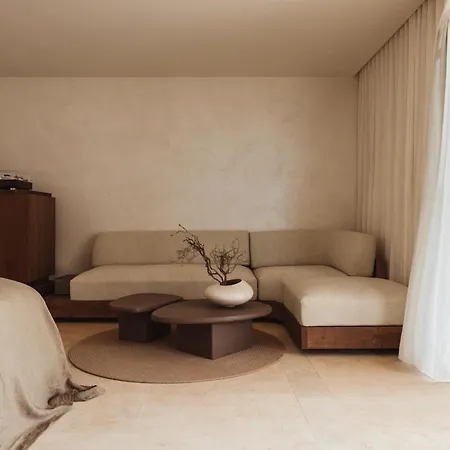 Hotel Gundari 5*